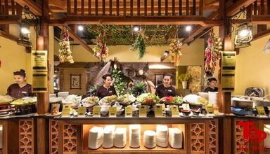 Buffet Sen Tây Hồ phục vụ rất tận tình và chu đáo