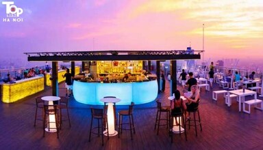 Không gian ngoài trời vô cùng đẹp của The Rooftop Bar & Restaurant