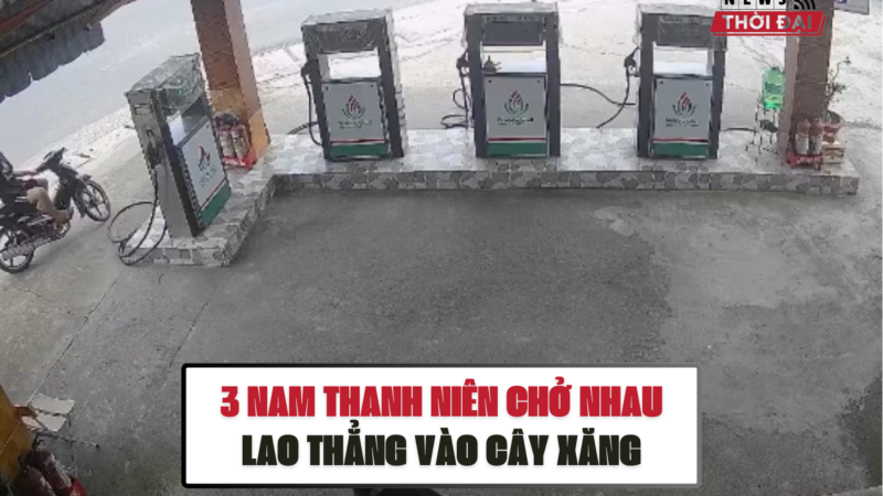 3 NAM THANH NIÊN CHỞ NHAU LAO THẲNG VÀO CÂY XĂNG