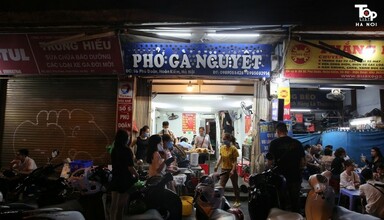 Phở Nguyệt dù ở giờ nào vẫn luôn đông khách.