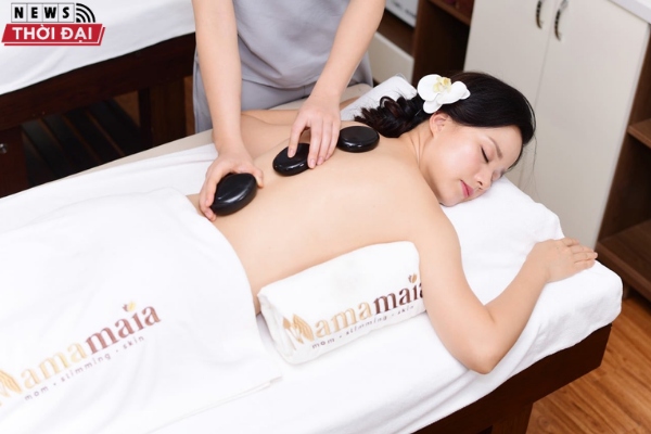 Andeva Spa chường đá nóng cho khách hàng