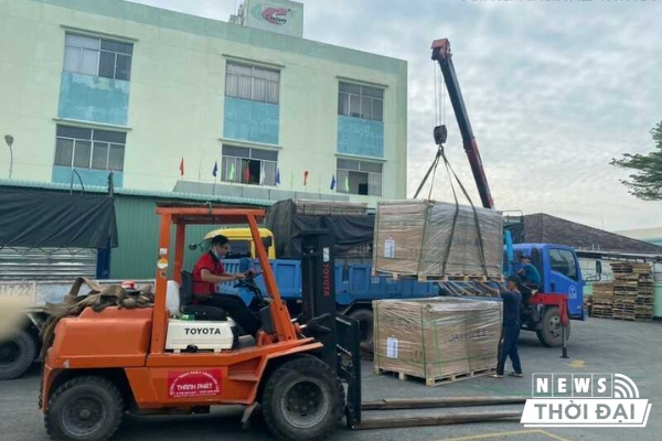 thue-xe-cau-tphcm-6 Hùng Cường còn cung cấp các loại xe nâng hàng