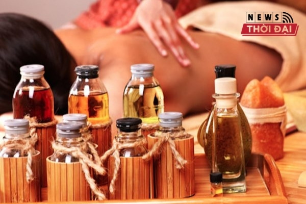 Sử dụng tinh dầu trầm hương trong massage giảm đau cơ thể